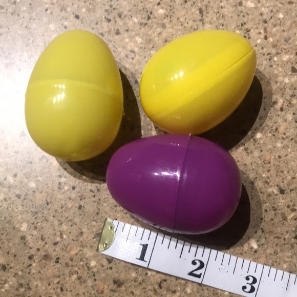 💝FREE when Bundled 💝 Three Plastic Eggs yellow and purple colors - Picture 2 of 5